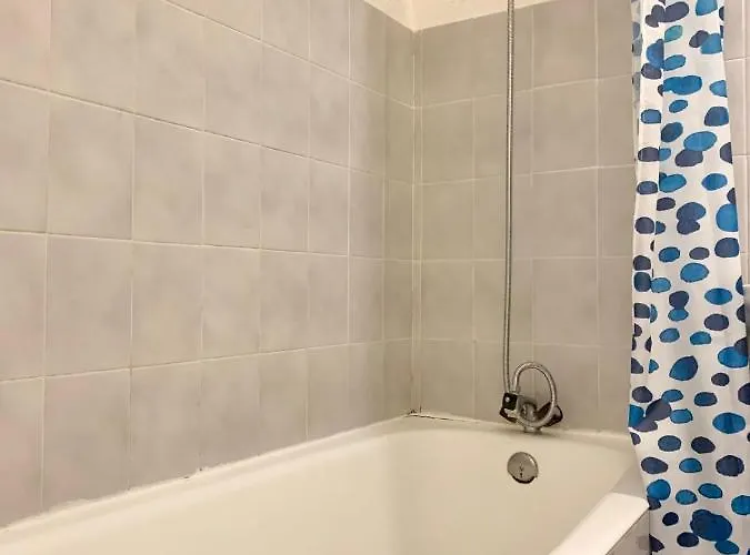 #d1 The Red One Sofa Bed Near Gem Train Station Apartment *