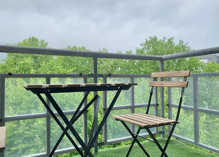 #d1 The Red One Sofa Bed Near Gem Train Station アパート