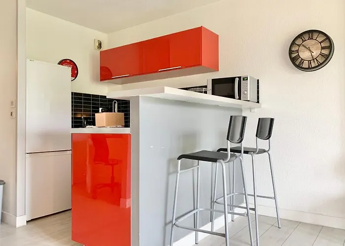 Apartamento #d1 The Red One Sofa Bed Near Gem Train Station Grenoble