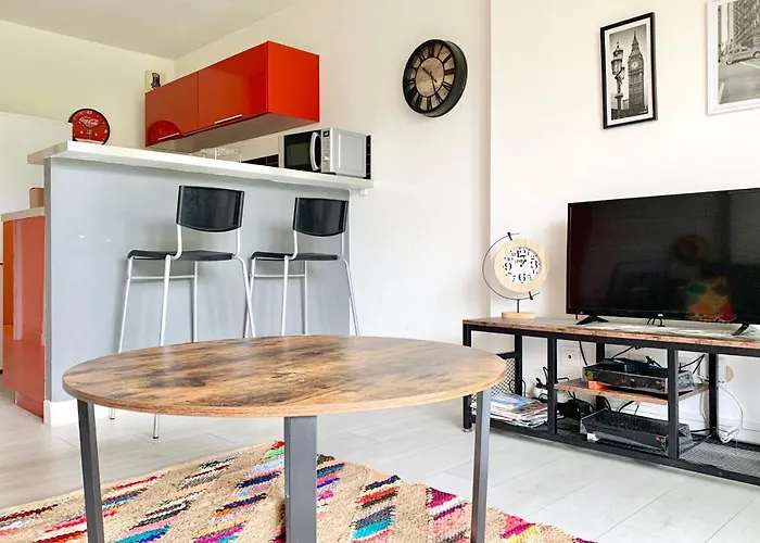 #d1 The Red One Sofa Bed Near Gem Train Station * Grenoble