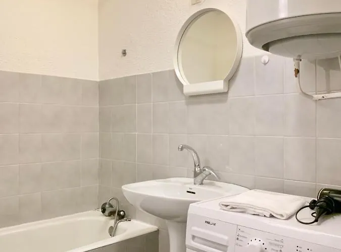 #d1 The Red One Sofa Bed Near Gem Train Station Apartment *