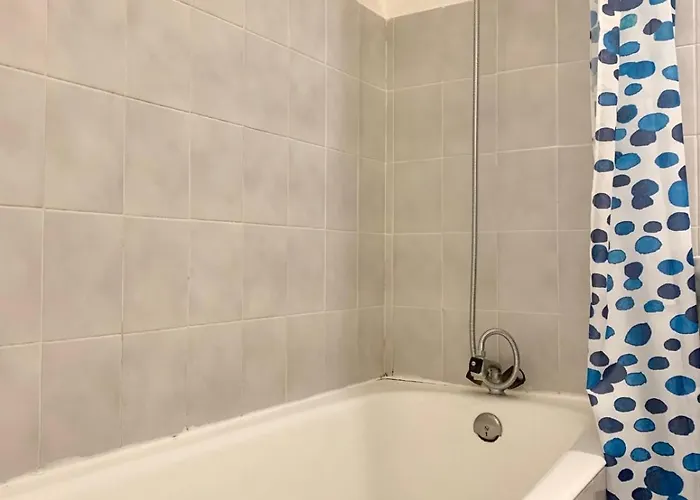 #d1 The Red One Sofa Bed Near Gem Train Station * Grenoble