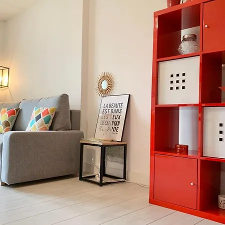 #d1 The Red One Sofa Bed Near Gem Train Station Apartament Grenoble