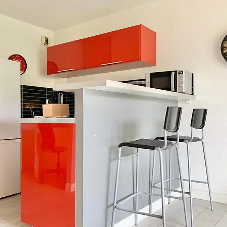 Apartment #d1 The Red One Sofa Bed Near Gem Train Station Grenoble