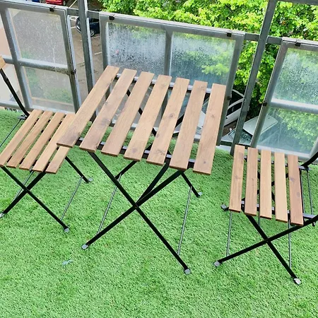 Apartman #d1 The Red One Sofa Bed Near Gem Train Station