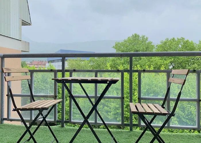 Apartament #d1 The Red One Sofa Bed Near Gem Train Station Grenoble