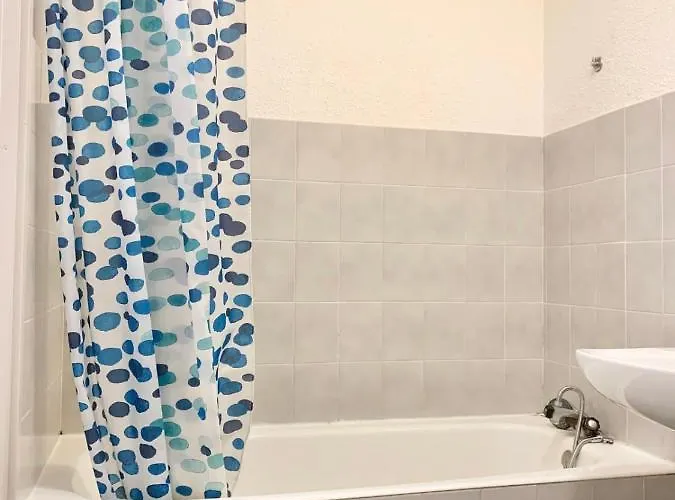 #d1 The Red One Sofa Bed Near Gem Train Station Apartament Grenoble